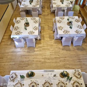 Johannishaus eingedeckt Blick Empore